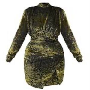 PrettyLittleThing Green Velvet Longsleeve Open Back Mini Dress